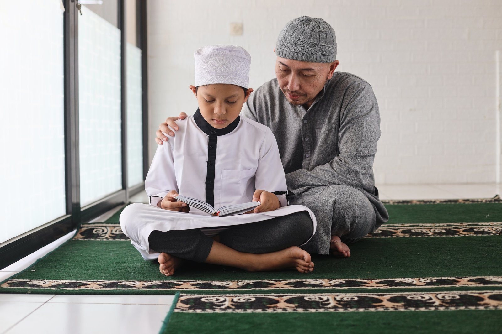 father-teaching-son-reading-al-qur-an